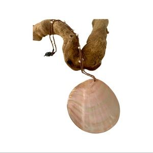 Shell necklace with small pearls on necklace